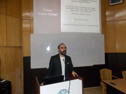 Zorlayıcı Gündelik Hayat: Otizmli Çocuğu Olan Ailelerin Gündelik Yaşam Pratikleri Konferansı Selçuk Üniversitesinde Gerçekleştirildi